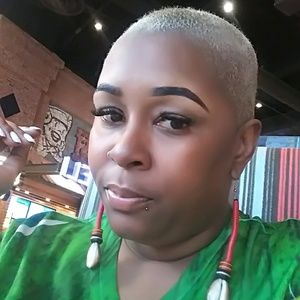 Meet your Posher, Latia